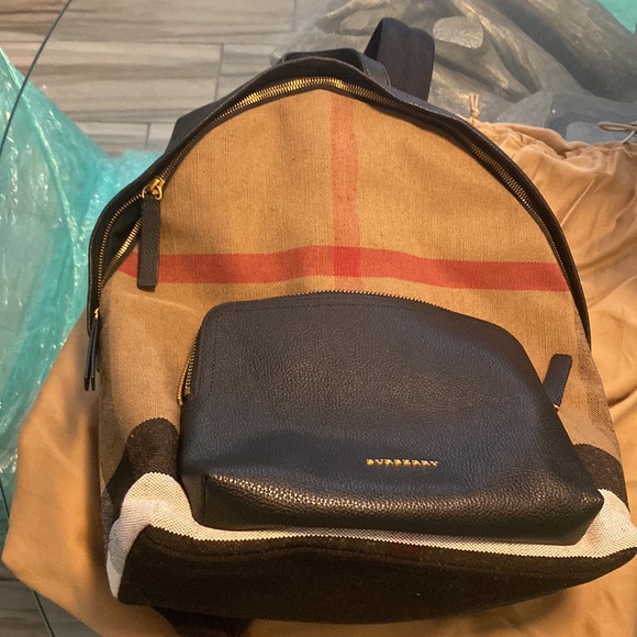 Authentic Burberry backpack - Picture 2 of 4